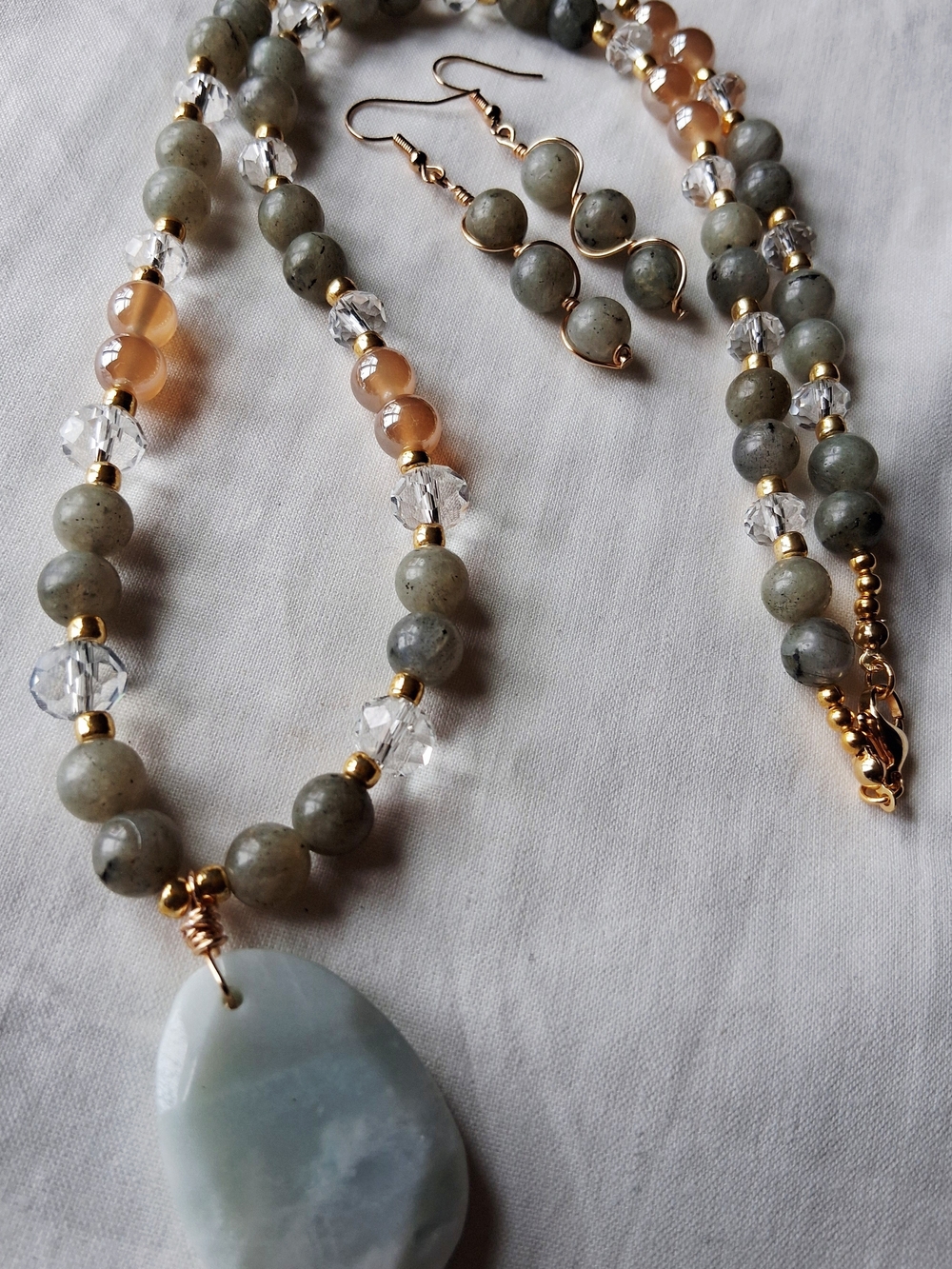 Green Jade Pendant Necklace And Earring Set Handmade - Picture 3 of 4